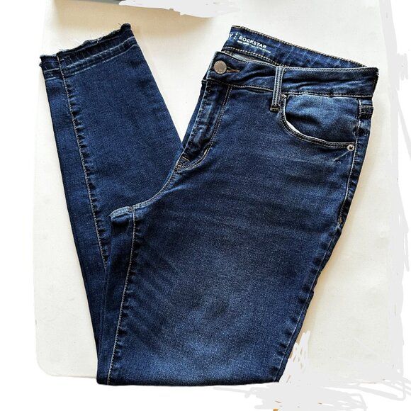 Ladies Old Navy Rockstar Jeans Size 10R Midrise Raw Hem Med Wash - Picture 6 of 9